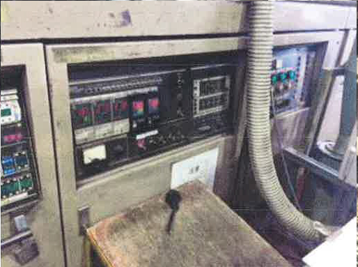 　成形機　IS2500DE-200A(1988)