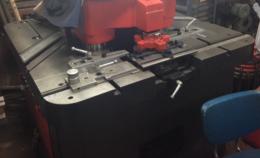 コーナーシャー【2403506】アマダ製コーナーシャーCAHW-220 1989年式