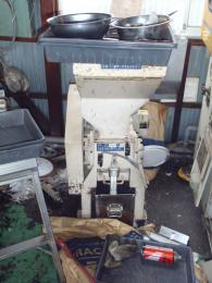 粉砕機【2010036】ダイコー精機製樹脂粉砕機DAS-14買取