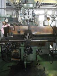フライス盤【2009075】大隈豊和製中古汎用フライス盤STM2R　1983