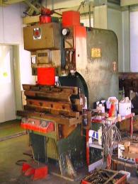 ベンダー【2010077】アマダ製中古板金機械万能油圧ベンダー　SPH-30C　1980年型買取