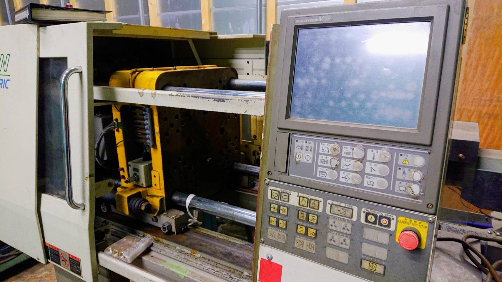 成形機 　東芝製　40トン成型機　EC40N-iA　2005年製